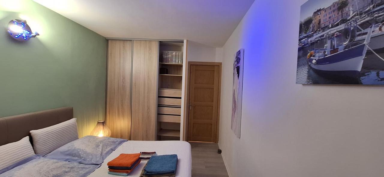 Apartamento Avec Terrasse, Jardin Privatif Et Piscine A