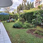 Charmant Appartement Avec Terrasse, Jardin Privatif Et Piscine A Cannes