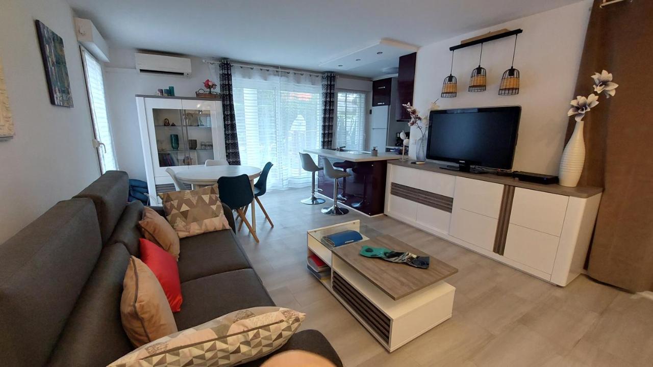 Avec Terrasse, Jardin Privatif Et Piscine A Apartment Cannes
