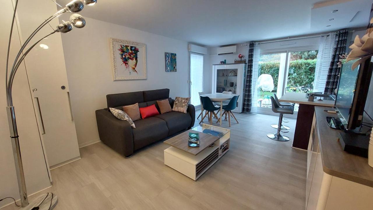 Avec Terrasse, Jardin Privatif Et Piscine A Apartment Cannes