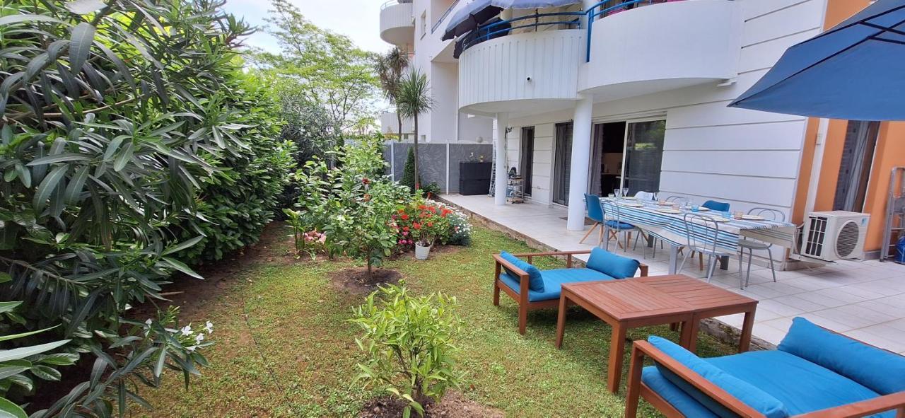 Avec Terrasse, Jardin Privatif Et Piscine A
