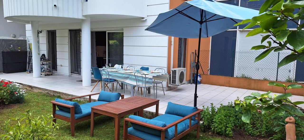 Avec Terrasse, Jardin Privatif Et Piscine A * Cannes